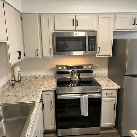 Peaceful Park 2 Bedroom Remodeled Family Suite Granite City Екстер'єр фото